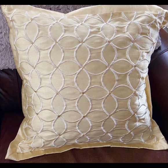 Accent pillow circle design yellow - Picture 6 of 7